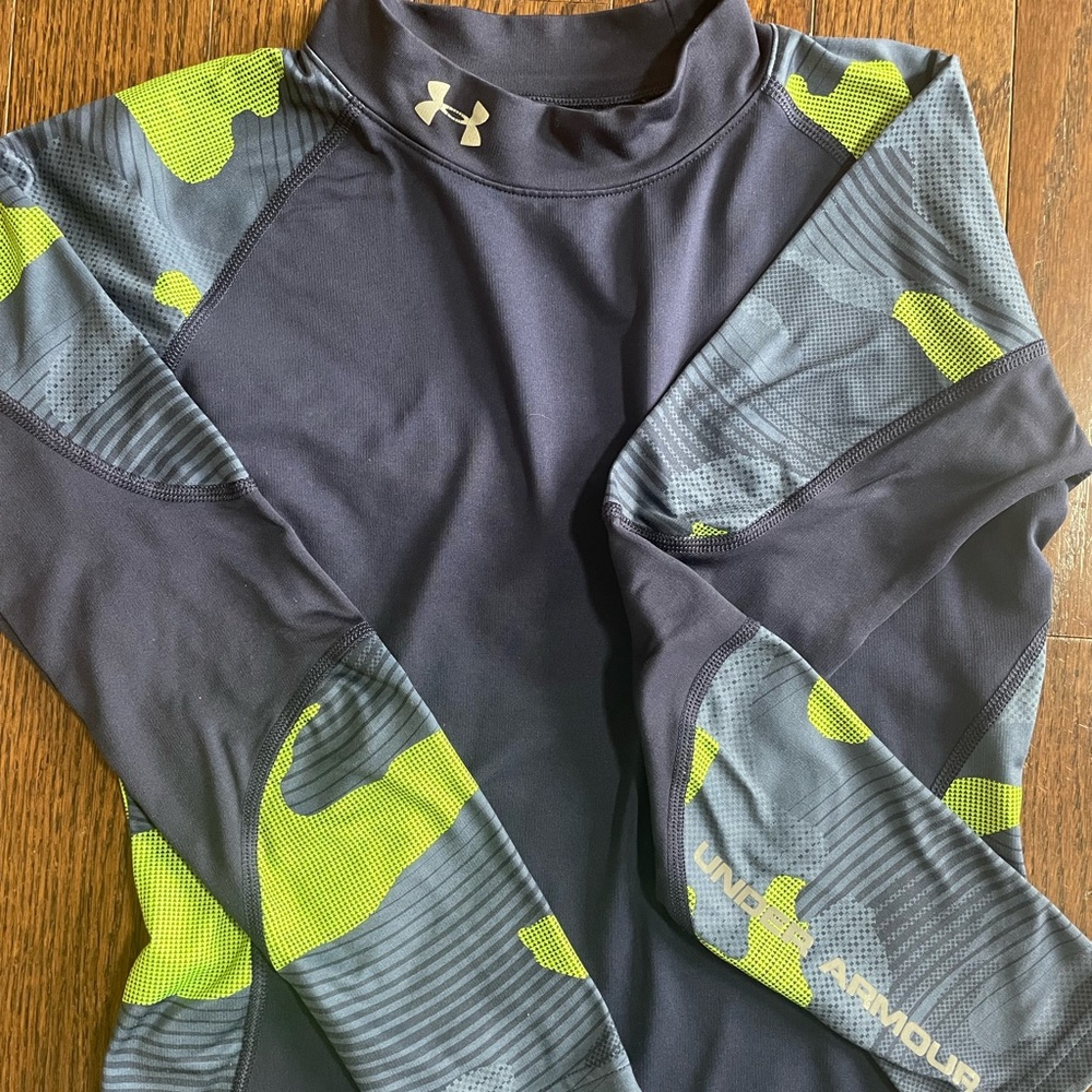 Under Armour Youth Large Fitted mock neck long sleeve cold gear top